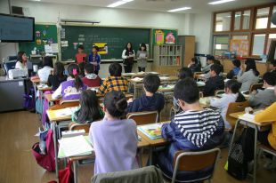 La Comunidad de Madrid apuesta por la jornada partida en los colegios para mejorar el rendimiento académico de los alumnos