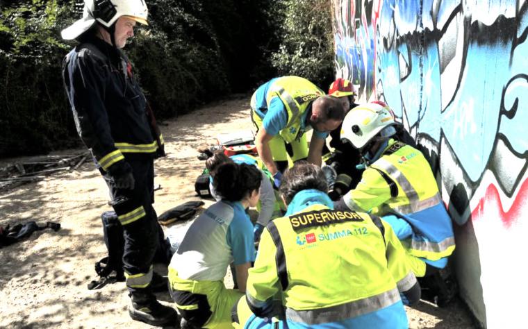 Un ciclista sufrió heridas de gravedad tras caer desde una altura de 6 metros en un túnel ubicado en Pozuelo de Alarcón