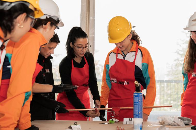 Desafío Construimos Juntas: Educación práctica para romper estereotipos de género en el sector de la construcción y el bricolaje