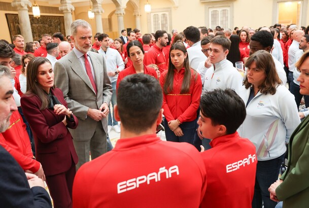 La Reina Letizia repite marca de joyitas para reafirmar su apoyo a Valencia