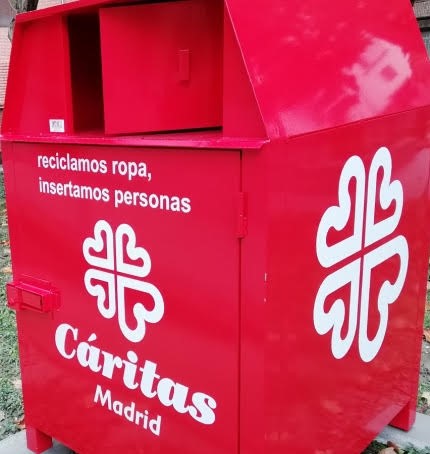 Cáritas abre una tienda de “Moda-Re”: Más Allá del Reciclado de Ropa | En  Pozuelo