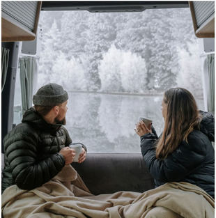 Sorprende a tu pareja este San Valentín: de la ‘Provenza española’ a Japón en autocaravana, y sin salir de España