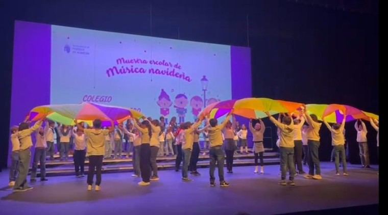 Casi 700 niños de Pozuelo brillan en la Muestra Escolar de Música Navideña