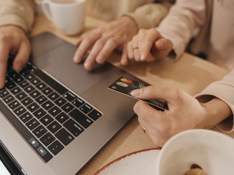 Cómo protegerte de las ciberestafas más comunes cuando compras online