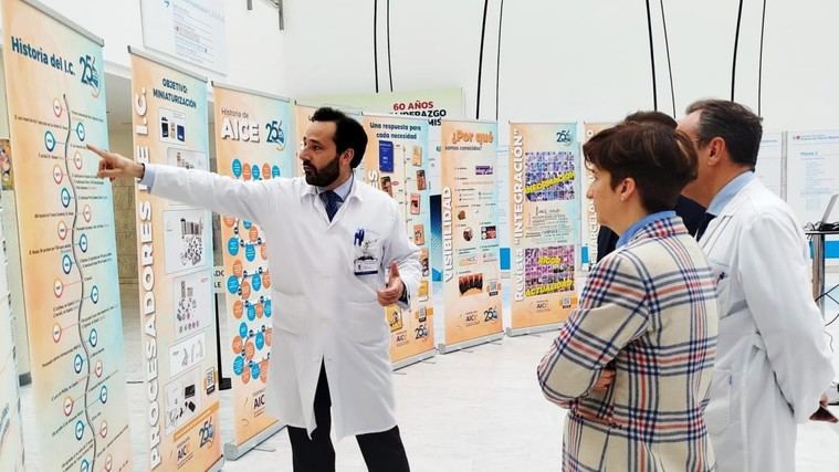 Exposición sobre implantes cocleares en el Hospital Puerta de Hierro