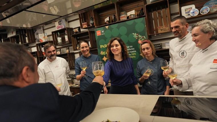 Díaz Ayuso lanza campaña navideña para promover alimentos locales en Madrid