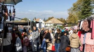 Punto de información sobre derechos del consumidor en el mercadillo de Pozuelo