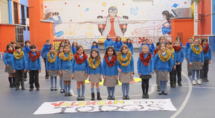 Navidad Solidaria: El coro del colegio Fray Luis de León rinde homenaje a los héroes anónimos con un emotivo villancico