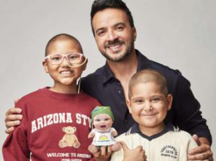 Luis Fonsi presenta el nuevo Baby Pelón de la Fundación Juegaterapia