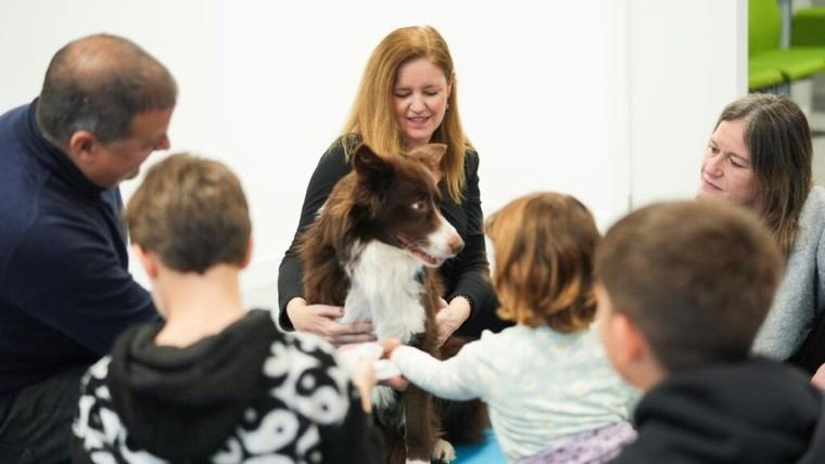 Terapias asistidas con perros para mujeres víctimas de violencia en Madrid