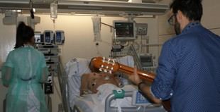 La musicoterapia mejora el bienestar en pacientes críticos