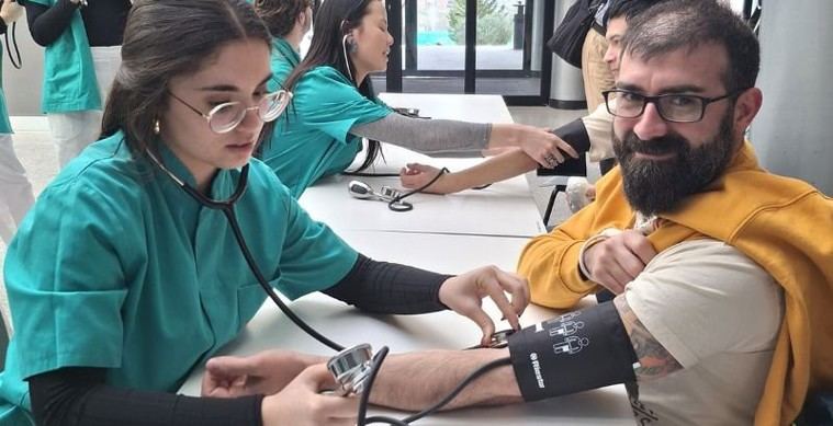 Universidad Europea promueve la salud con mediciones de tensión arterial