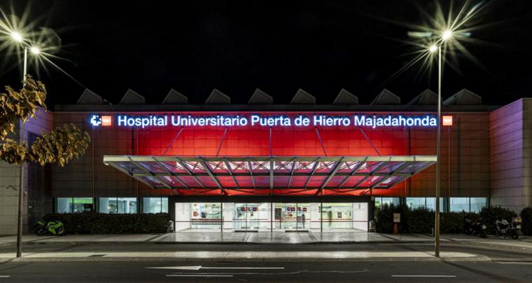 El Hospital Puerta de Hierro, iluminado de rojo con motivo del Mes de la Insuficiencia Cardiaca