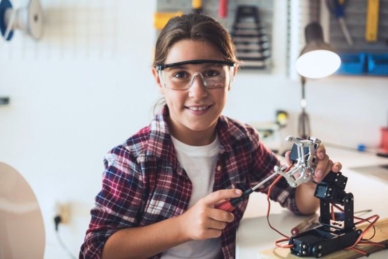 Más de 400 estudiantes participan en actividades por el Día de la Mujer y la Niña en la Ciencia en la UFV