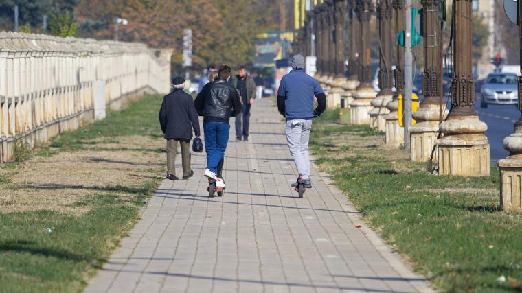 Se extiende hasta 2027 la prohibición de acceder con patinetes eléctricos al transporte público