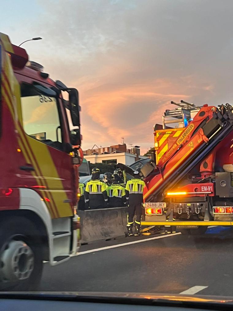 Un accidente de 7 vehículos en el carril bus de la A-6 a la altura del Plantío ocasiona kilómetros de atasco