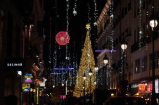 Fuegos artificiales y sorpresas: Así fue el espectacular encendido navideño en la Puerta del Sol