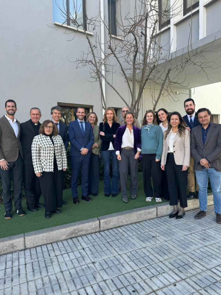 Highlands El Encinar reúne a líderes empresariales como Juan Santamaría (CEO de ACS) y Loreto Ordóñez, (CEO de ENGIE España), en una Mesa de Profesionales para guiar a sus alumnos de Bachillerato